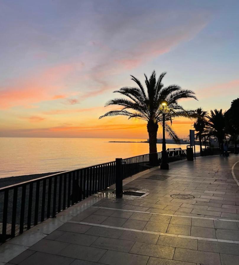 Marbella Beachfront Edificio Mayoral Primera Linea De Playa Y Centro Ciudad Con Barco Opcional Luaran gambar