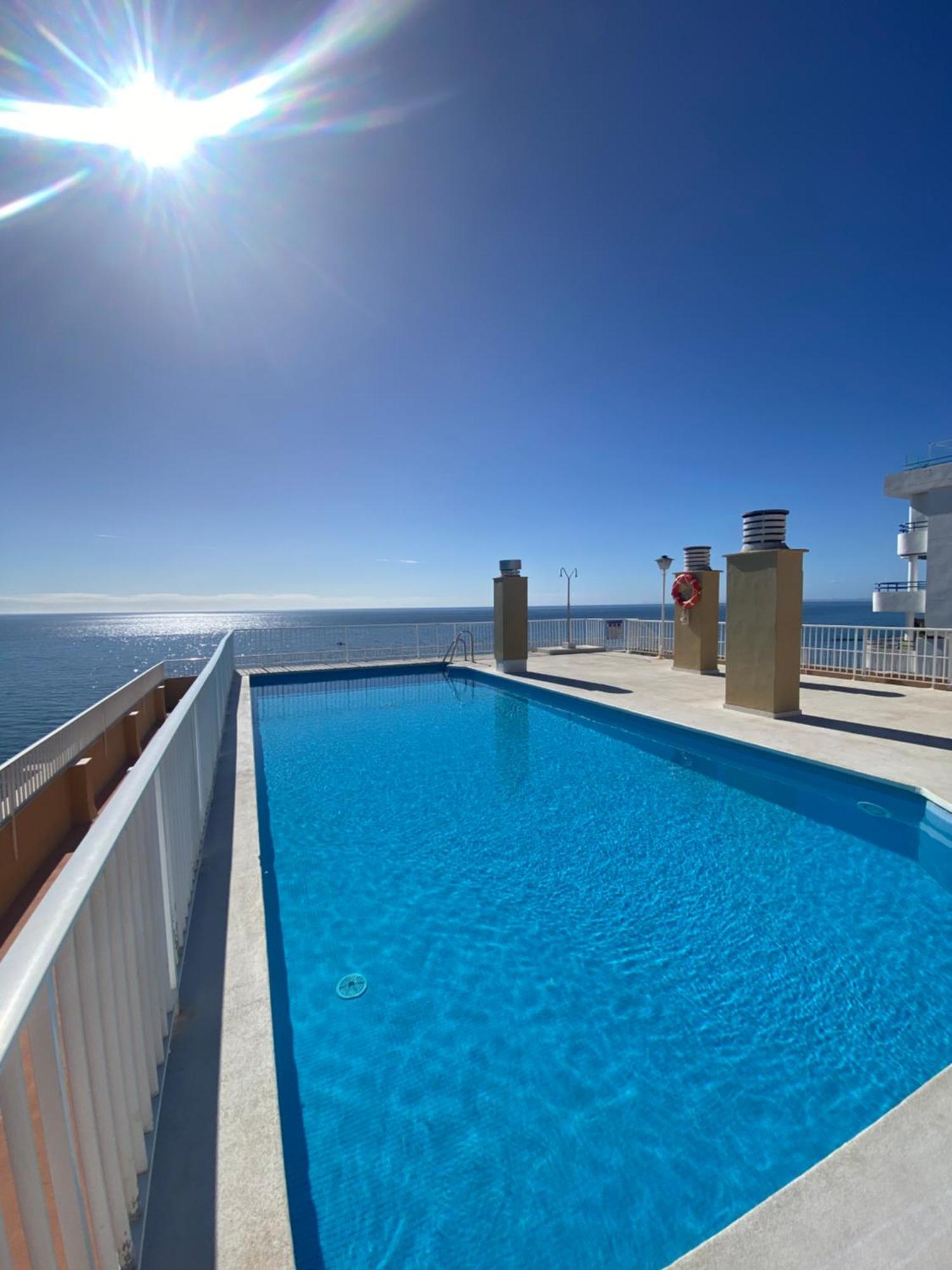Marbella Beachfront Edificio Mayoral Primera Linea De Playa Y Centro Ciudad Con Barco Opcional Luaran gambar