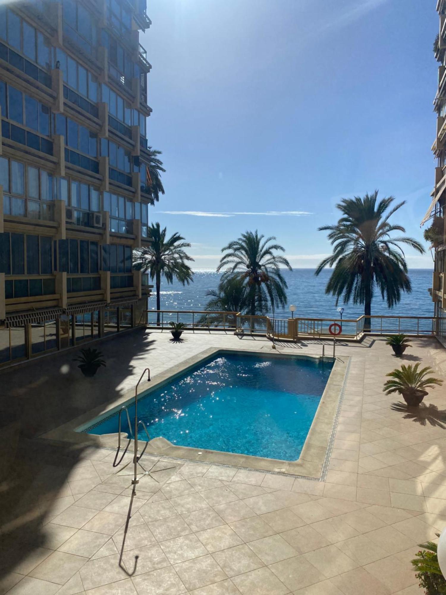 Marbella Beachfront Edificio Mayoral Primera Linea De Playa Y Centro Ciudad Con Barco Opcional Luaran gambar