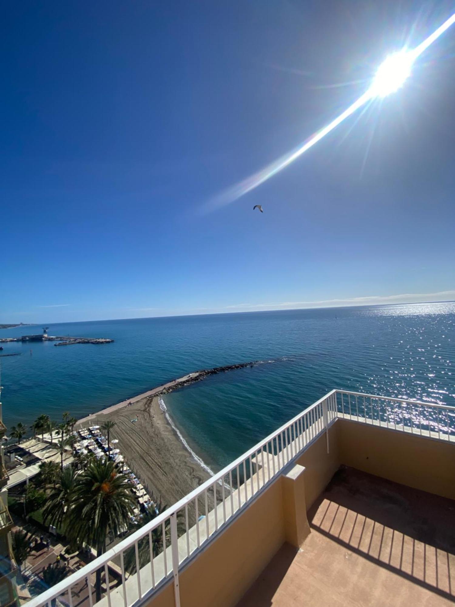 Marbella Beachfront Edificio Mayoral Primera Linea De Playa Y Centro Ciudad Con Barco Opcional Luaran gambar