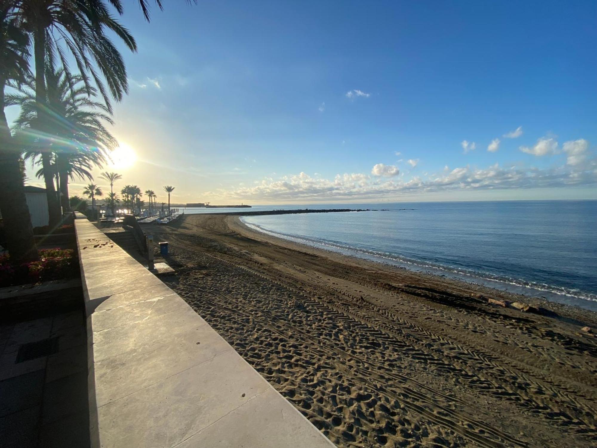 Marbella Beachfront Edificio Mayoral Primera Linea De Playa Y Centro Ciudad Con Barco Opcional Luaran gambar